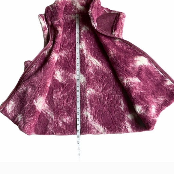 Ariat faux suede fur reversible vest. Size Large pink and white - Picture 5 of 6